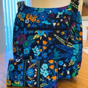 Vera Bradley Mailbag/Messenger/Crossbody and Wallet combo in Midnight Blues